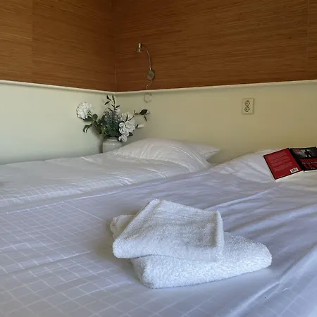 מלון Hotelhuisjes